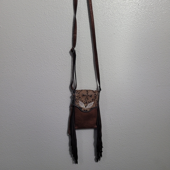 Nocona Brown Fringe Crossbody Bag With Adjustable Straps - Picture 2 of 10